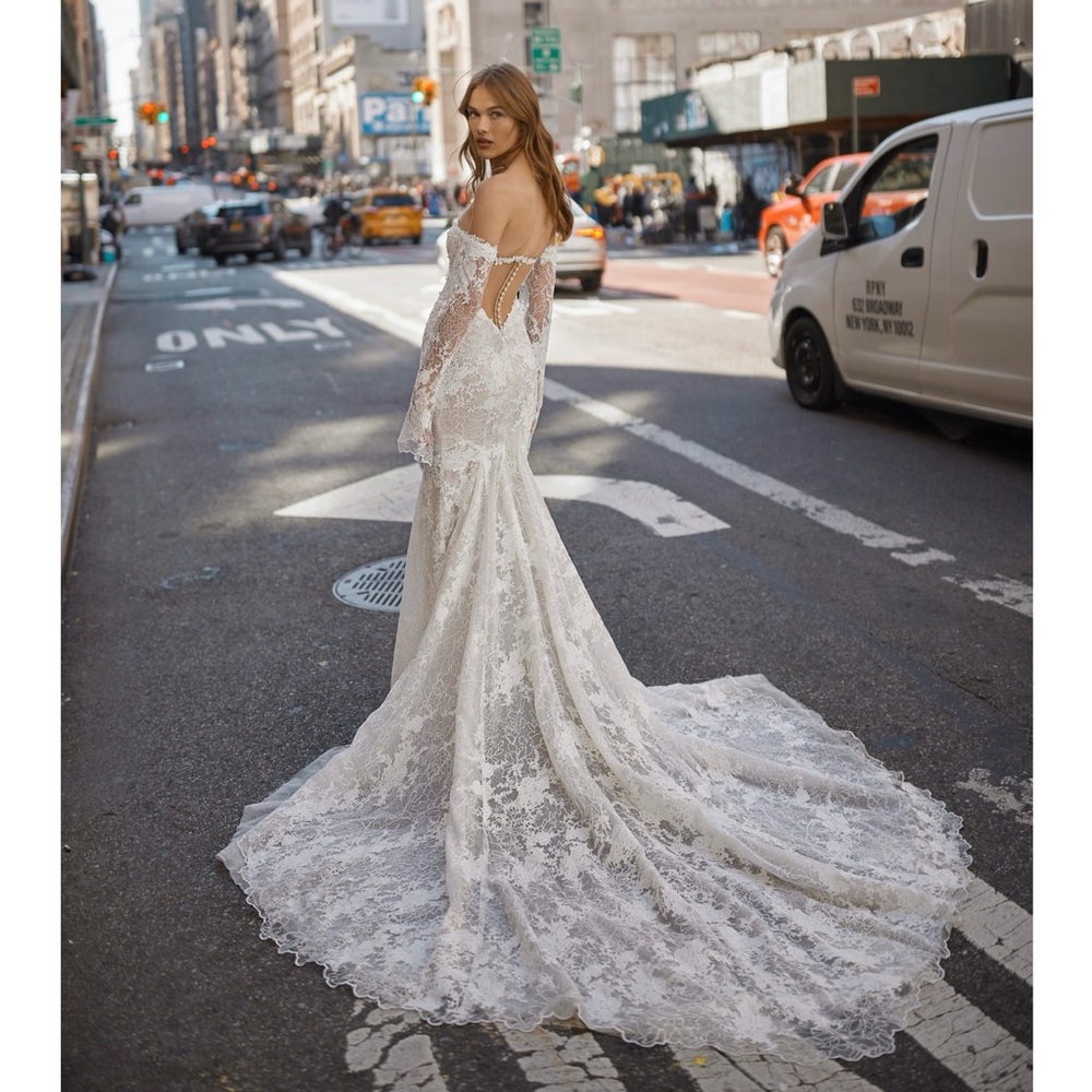 Designer: Netta BenShabu
Dress: Diana
Collection: ‘La Vie En Rose’ Fall 00/22